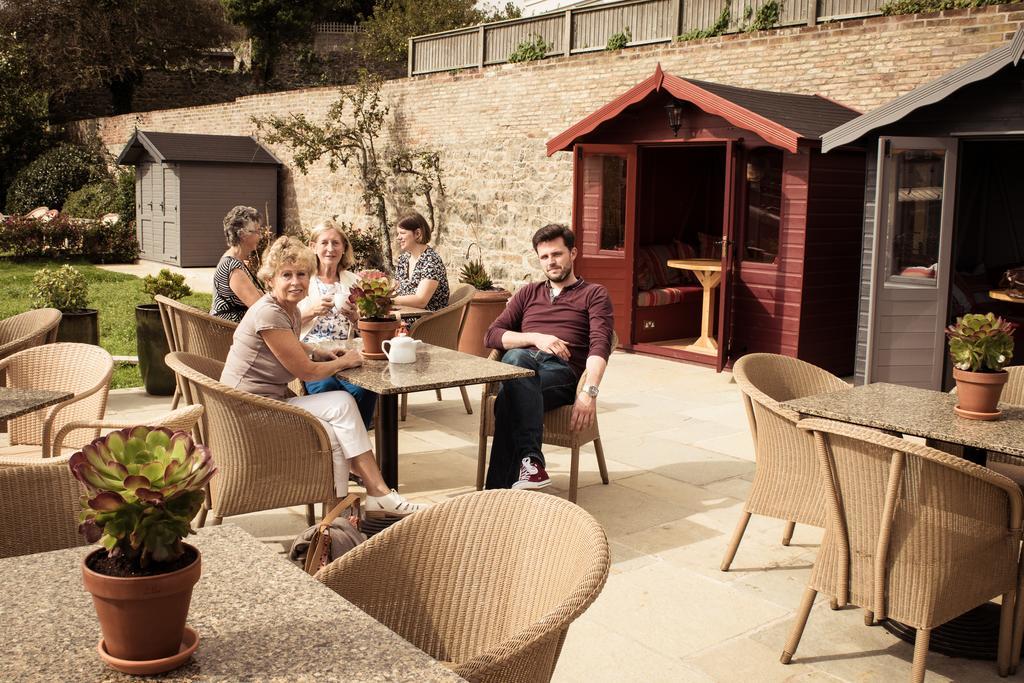 Ziggurat Boutique Hotel Saint Peter Port ภายนอก รูปภาพ