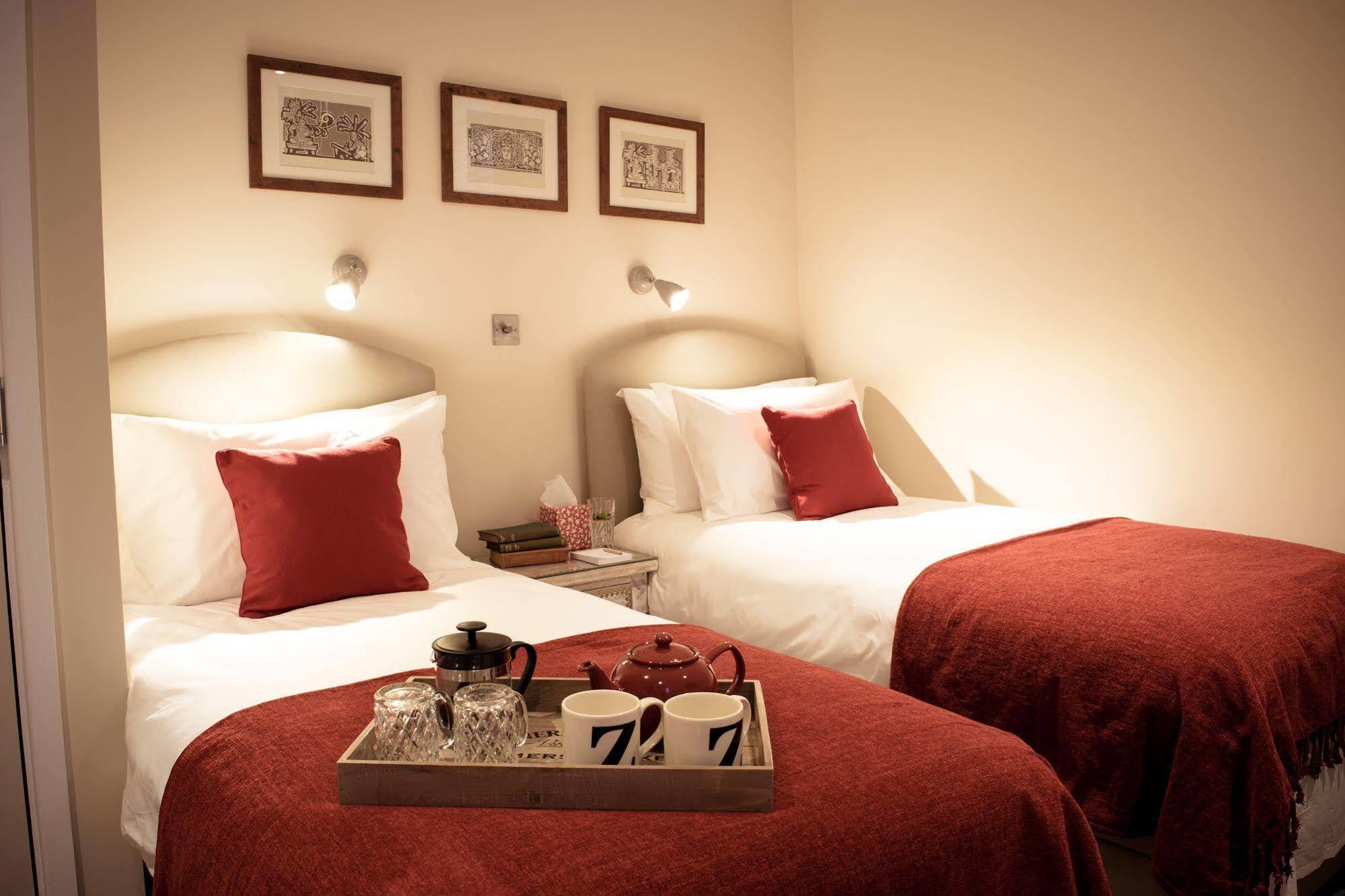 Ziggurat Boutique Hotel Saint Peter Port ภายนอก รูปภาพ
