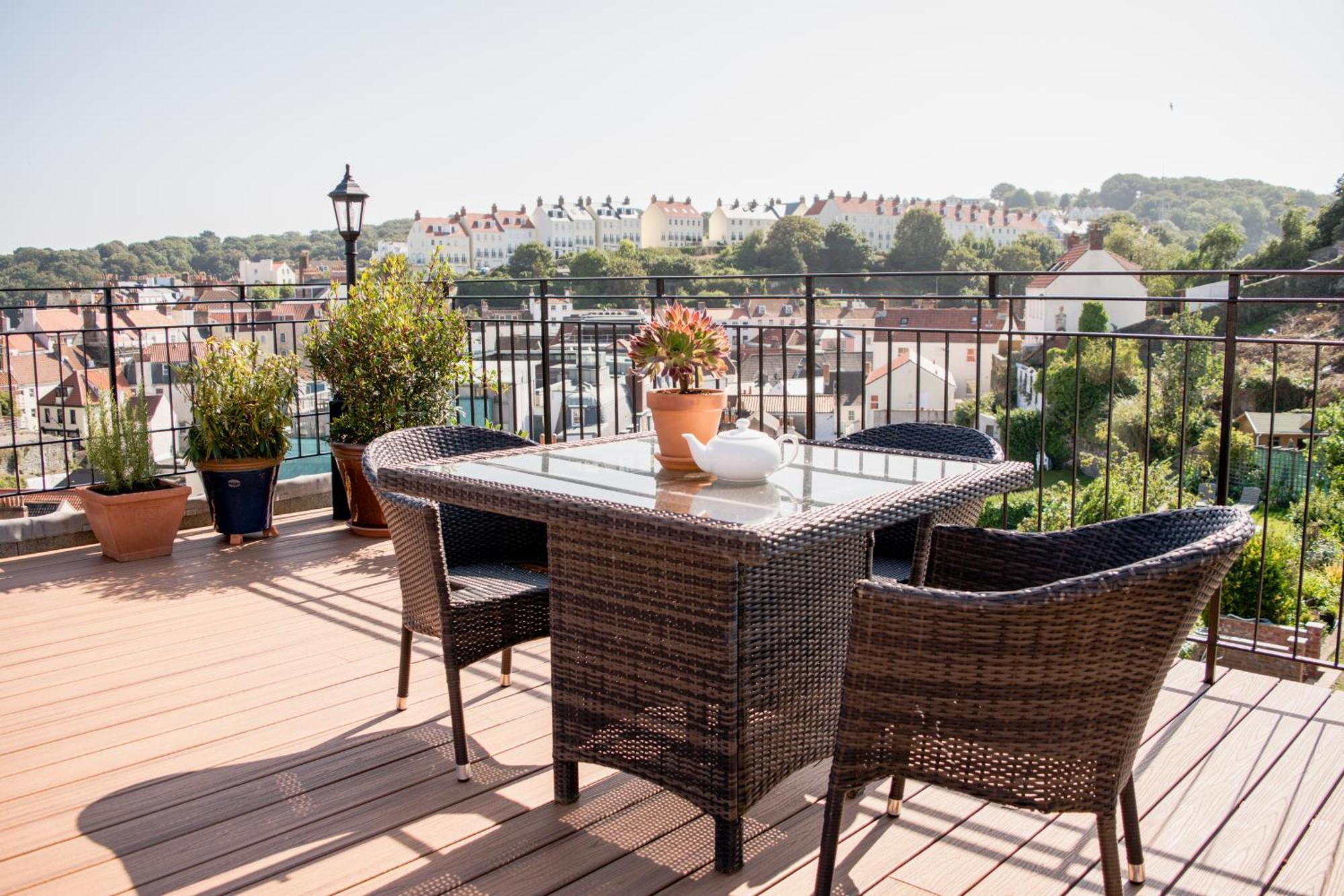 Ziggurat Boutique Hotel Saint Peter Port ภายนอก รูปภาพ
